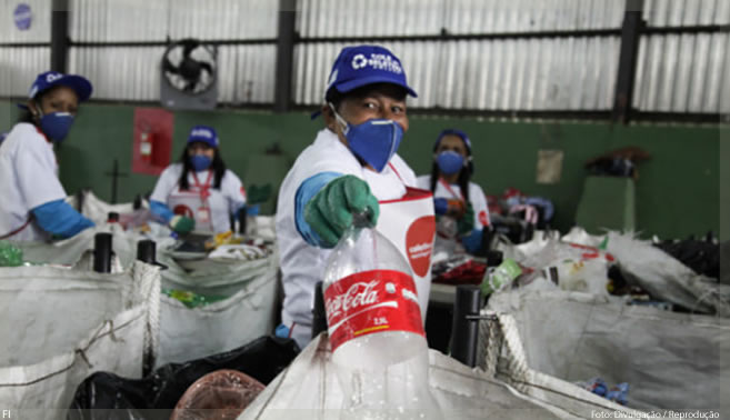 Coca-Cola vai garantir renda mínima a 11 mil catadores