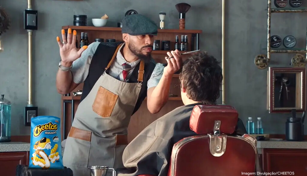 CHEETOS transforma hábito de consumo em nova campanha no Brasil