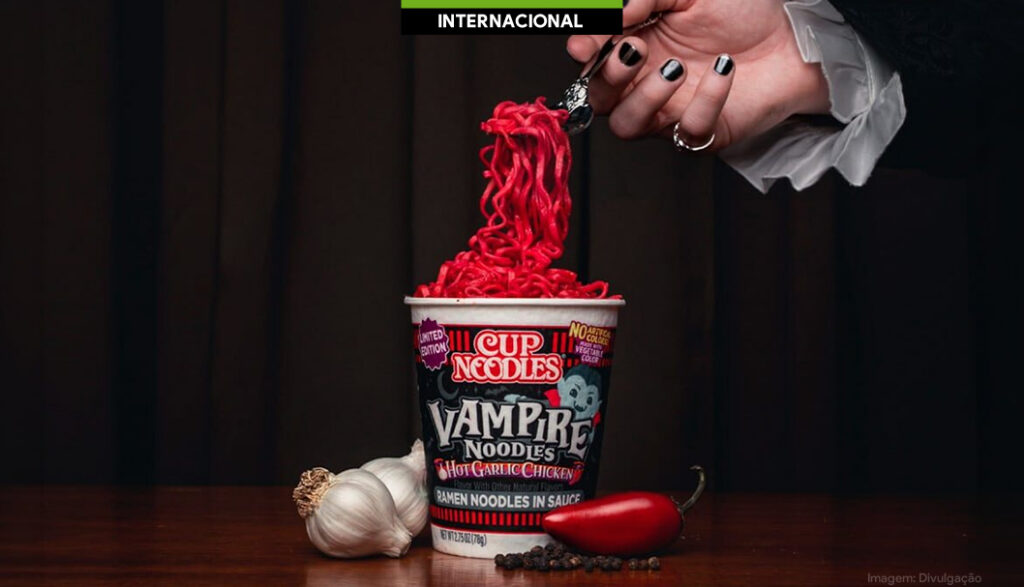 Cup Noodles lança edição para Halloween que muda de cor nos EUA